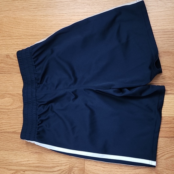 Adidas regular fit coupe standard shorts, size small (8) - Picture 8 of 16